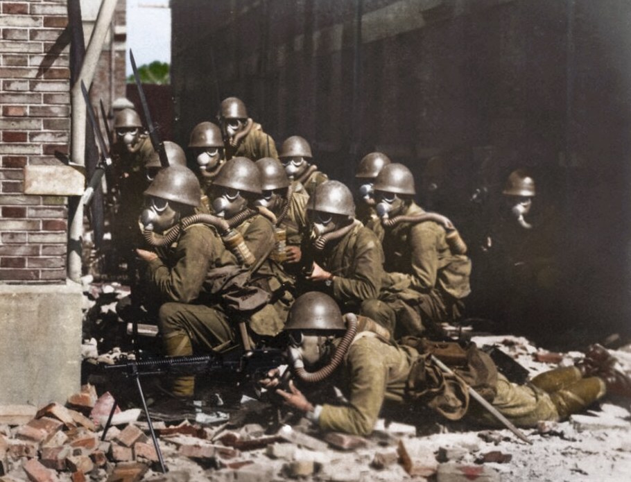 Japanese Special Naval Landing Forces holding a position behind the corner of a building with a Type 11 light machine gun, equipped with Type 99 gas masks, in Shanghai, China, August-November 1937.