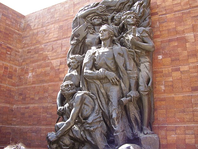 photo of the Warsaw Ghetto Uprising Monument
