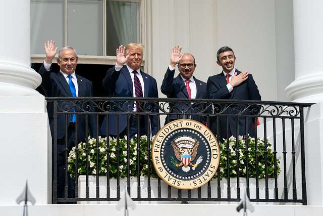 President Donald J. Trump, joined by the Minister of Foreign Affairs of Bahrain Dr. Abdullatif bin Rashid Al-Zayani, Israeli Prime Minister Benjamin Netanyahu and the Minister of Foreign Affairs for the United Arab Emirates Abdullah bin Zayed Al Nahyan, waving to the crowd from a balcony after the Abraham Accords signing Tuesday, Sept. 15, 2020, on the South Lawn of the White House.